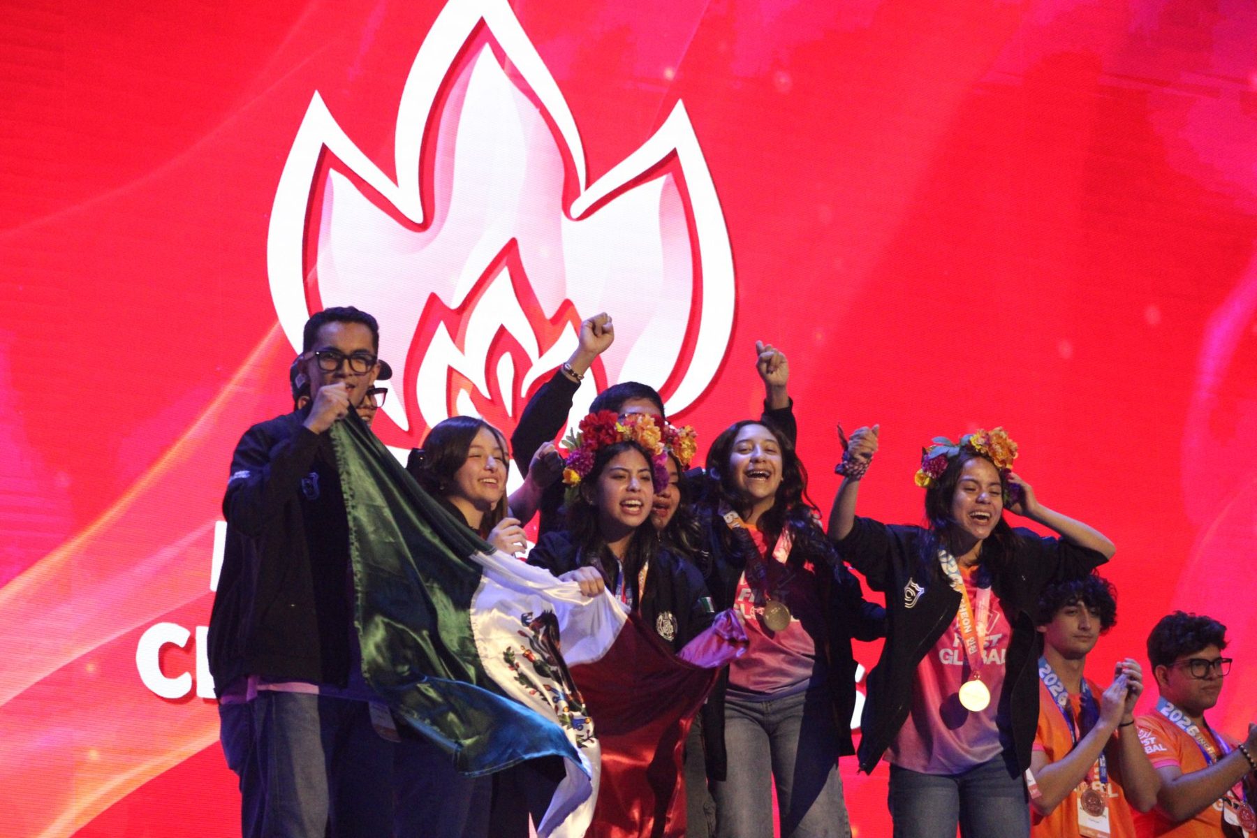 Team México celebrando en el escenario de FIRST Global Challenge 2026